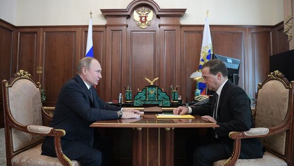 俄總統新聞秘書：梅德韋傑夫向普京提交政府重組計劃的截止日期已近 - 俄羅斯衛星通訊社