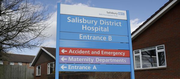 A entrance sign stands outside Salisbury Memorial Hospital where former Russian double agent Sergei Skripal and his daughter Yulia, were taken after being found critically ill in Salisbury - 俄罗斯卫星通讯社