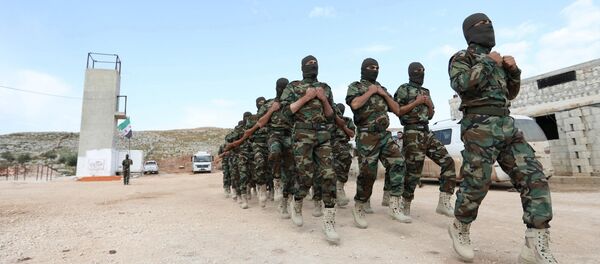 Fighters from the Jaysh al-Izza (the Army of Glory), affiliated with the Turkish-backed Free Syrian Army, take part in a training session in the northwestern Syrian city of Idlib - 俄羅斯衛星通訊社