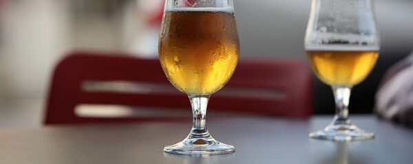 研究人员介绍喝啤酒最好用的酒杯 - 俄罗斯卫星通讯社
