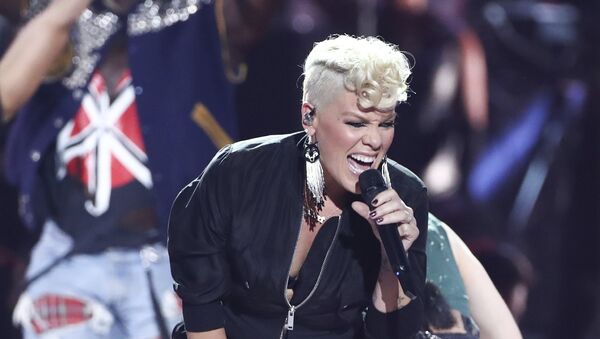 Pink performs at the 2017 iHeartRadio Music Festival  - 俄羅斯衛星通訊社