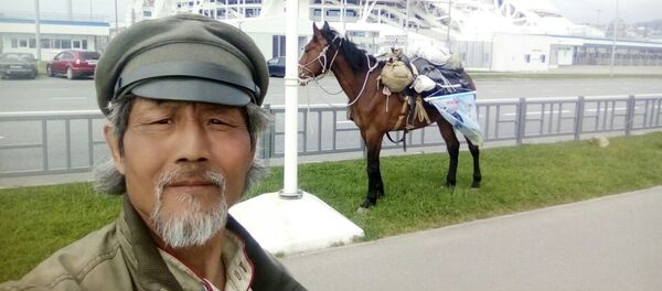 俄籍华人骑马巡游2018年世界杯举办地 - 俄罗斯卫星通讯社