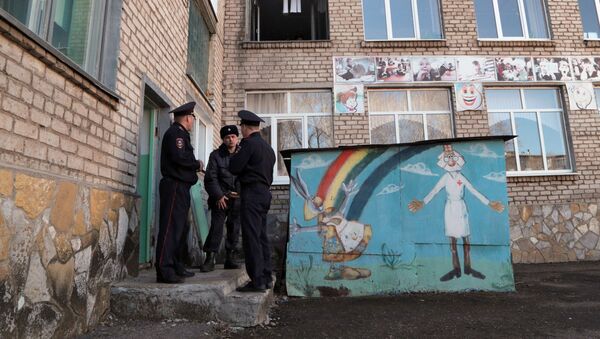 俄校园持刀袭击案未成年嫌犯被拘受审 - 俄罗斯卫星通讯社