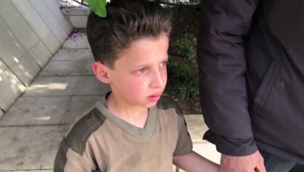 被“白头盔”称为是杜马市化学攻击受害者的11岁叙利亚男孩讲述了视频拍摄情况 - 俄罗斯卫星通讯社