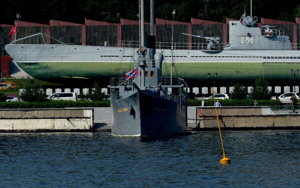 符拉迪沃斯托克市的“紅色信號旗”艦和“C-56”號潛艇 - 俄羅斯衛星通訊社