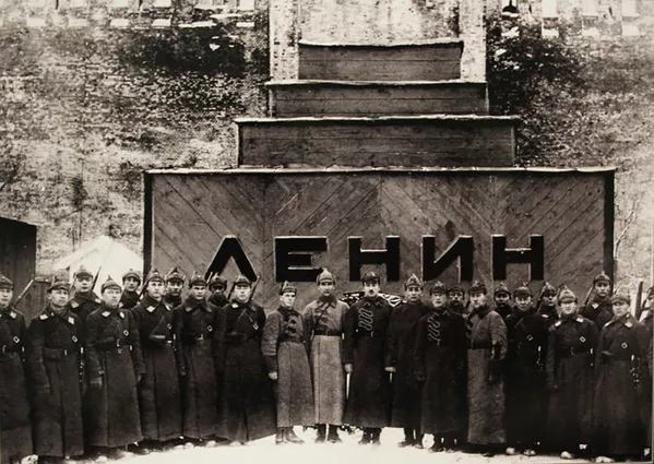 守在列宁临时陵墓旁的卫兵 - 俄罗斯卫星通讯社