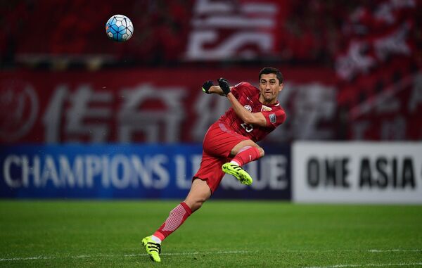 上港集团足球俱乐部中场、前俄罗斯安郅和克拉斯诺达尔足球俱乐部中场奥迪尔·艾赫迈多夫 - 俄罗斯卫星通讯社