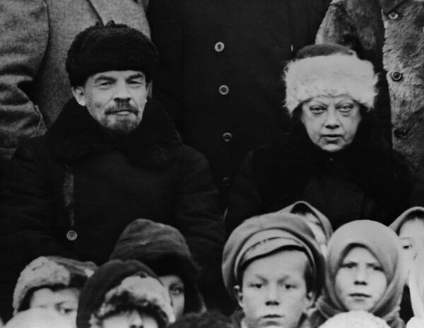 列宁与妻子纳杰日塔·克鲁普斯卡娅  - 俄罗斯卫星通讯社