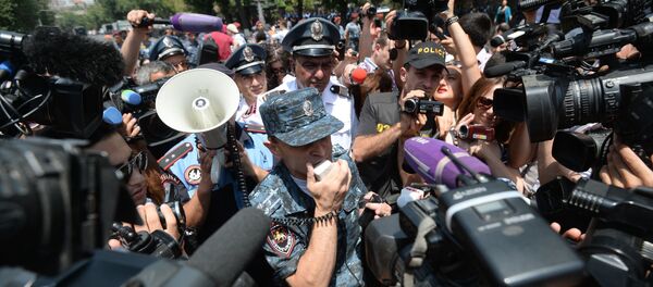 亚美尼亚执法人员在埃里温逮捕228名示威者 亚美尼亚执法人员在埃里温逮捕228名示威者 - 俄罗斯卫星通讯社