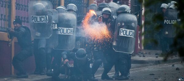 Отряд полиции во время вооруженных столкновений с жителями города Эль Лимон в Никарагуа - 俄罗斯卫星通讯社
