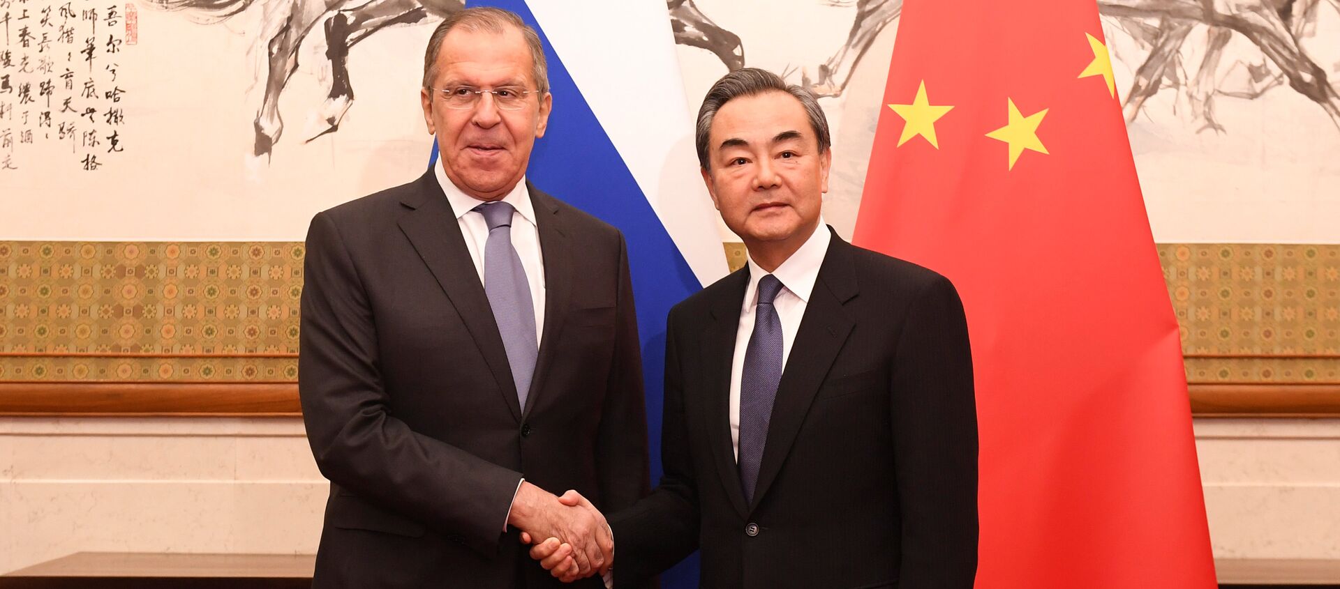 Russia's Foreign Minister Sergei Lavrov shakes hands with Chinese State Councilor and Foreign Minister Wang Yi at the Diaoyutai State Guest House in Beijing - 俄羅斯衛星通訊社, 1920, 04.09.2021