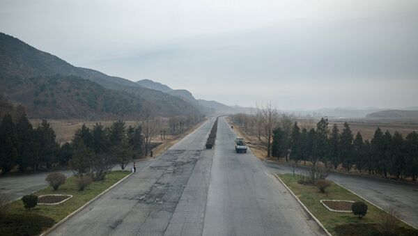 A section of the Pyongyang to Kaesong highway in North Korea, where a road accident has caused heavy casualties among Chinese tourists - 俄羅斯衛星通訊社