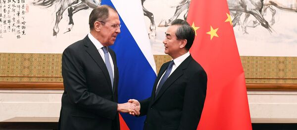Russian Foreign Minister Sergei Lavrov shakes hands with Chinese State Councilor and Foreign Minister Wang Yi at the Diaoyutai State Guest House in Beijing - 俄罗斯卫星通讯社