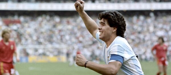 Argentinian forward Diego Maradona (L) jubilates after scoring a goal, during the World Cup semi final soccer match between Argentina and Belgium on June 25, 1986 in Mexico - 俄罗斯卫星通讯社