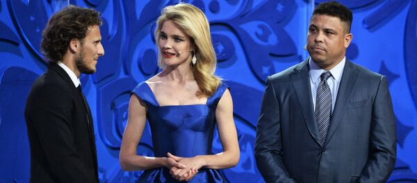 FIFA传奇球星和俄罗斯超模将在符拉迪沃斯托克踢球 FIFA传奇球星和俄罗斯超模将在符拉迪沃斯托克踢球 - 俄罗斯卫星通讯社