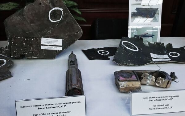 俄总参谋部展示英法美对叙发射的巡航导弹的碎片 - 俄罗斯卫星通讯社