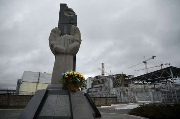 在切爾諾貝利核電站的事故清理人員紀念碑 - 俄羅斯衛星通訊社