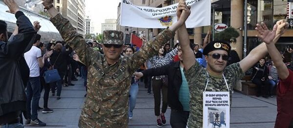 媒體:亞美尼亞示威者封鎖首都的中心街道和城際公路 媒體:亞美尼亞示威者封鎖首都的中心街道和城際公路 - 俄羅斯衛星通訊社
