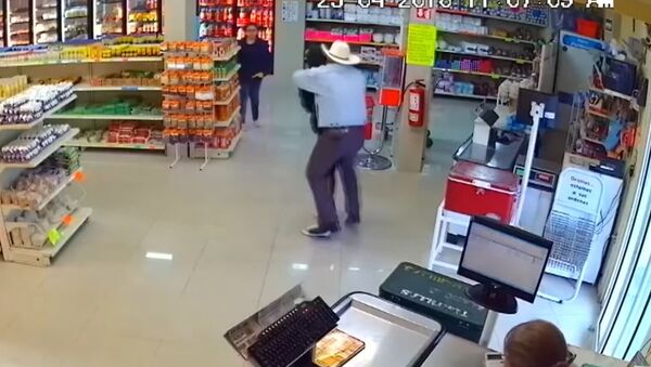 一名牛仔在墨西哥的商店内制服了劫匪 - 俄罗斯卫星通讯社