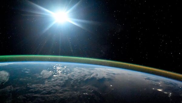 Ночная планета Земля в лунном свете и сиянии Авроры - 俄罗斯卫星通讯社