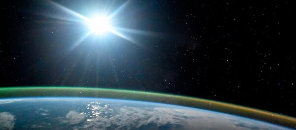 Ночная планета Земля в лунном свете и сиянии Авроры - 俄罗斯卫星通讯社