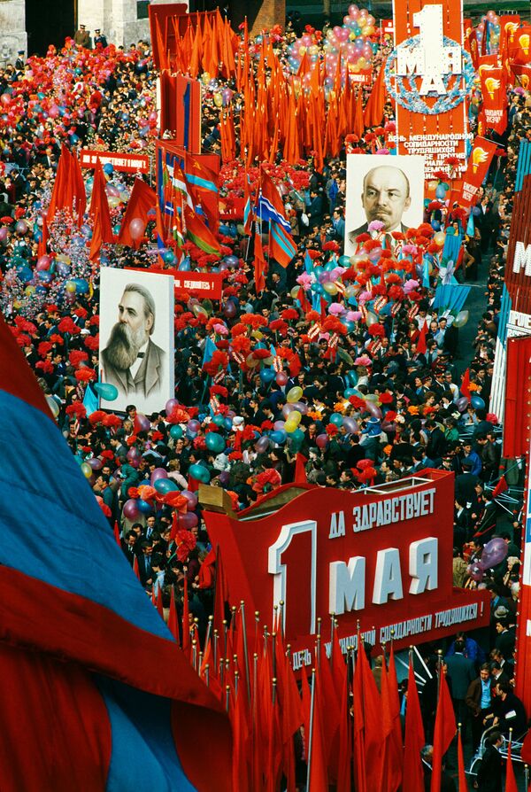 1984年5月1日游行队伍穿越莫斯科红场。 - 俄罗斯卫星通讯社