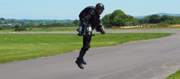 Изобретатель Ричард Браунинг в летающем костюме - 俄羅斯衛星通訊社