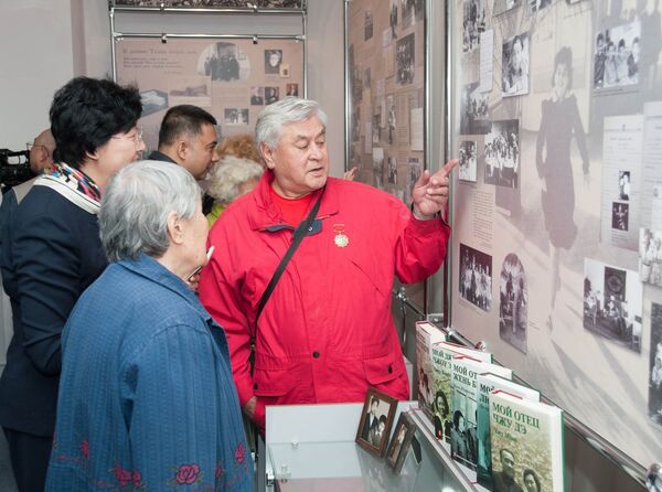 肖立昂在国际儿童院85周年展览开幕式 肖立昂在国际儿童院85周年展览开幕式 - 俄罗斯卫星通讯社
