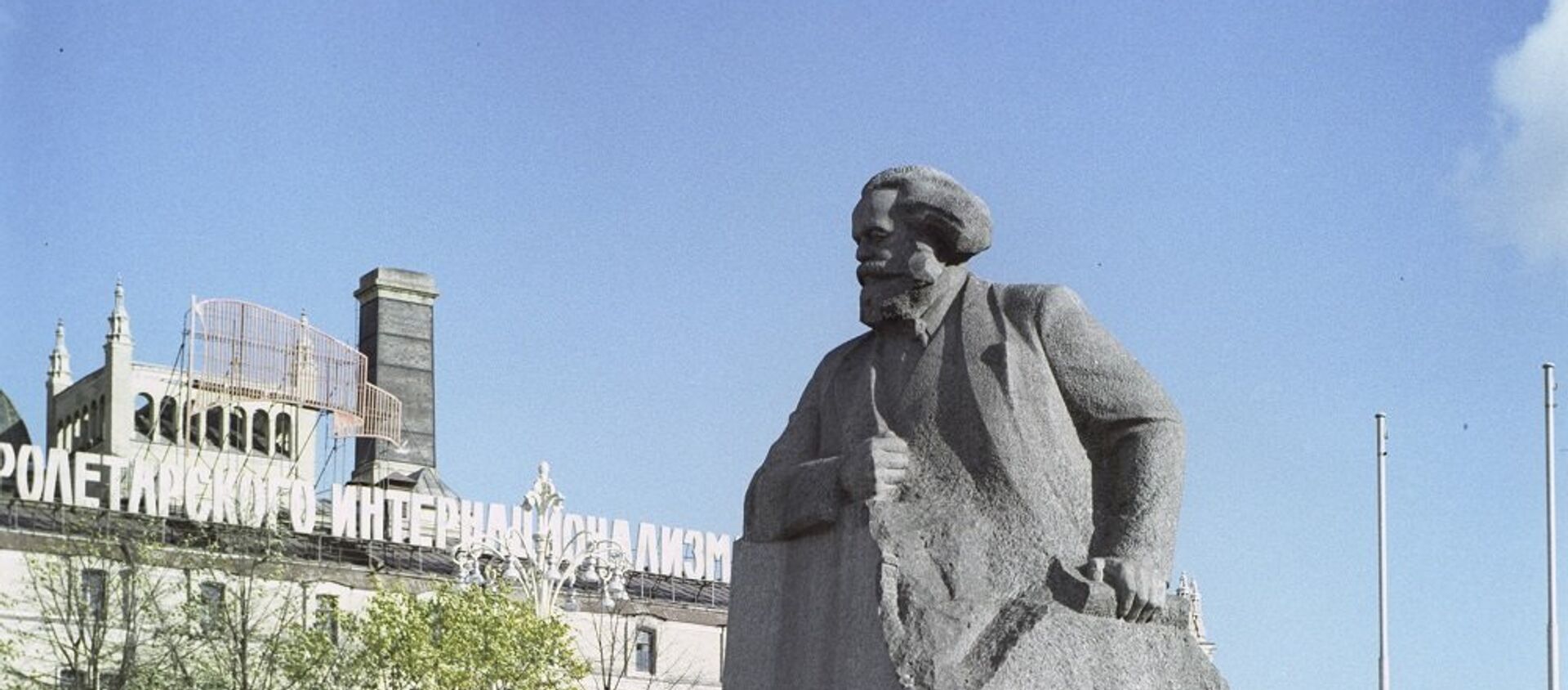 俄共和左翼運動代表在莫斯科向馬克思紀念碑獻花 - 俄羅斯衛星通訊社, 1920, 05.05.2018