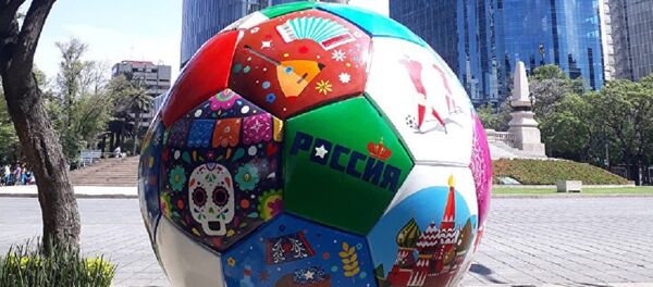 2018年世界杯前夕巨大足球模型將從墨西哥運往俄羅斯 - 俄羅斯衛星通訊社