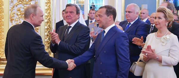 普京提名梅德韦杰夫出任俄罗斯新政府总理 普京提名梅德韦杰夫出任俄罗斯新政府总理 - 俄罗斯卫星通讯社