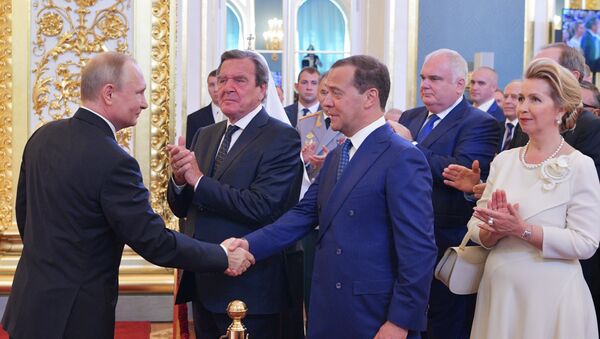 普京提名梅德韦杰夫出任俄罗斯新政府总理 - 俄罗斯卫星通讯社
