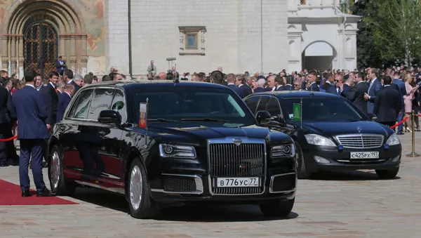 Автомобиль Aurus кортежа президента РФ на Соборной площади Московского Кремля - 俄羅斯衛星通訊社