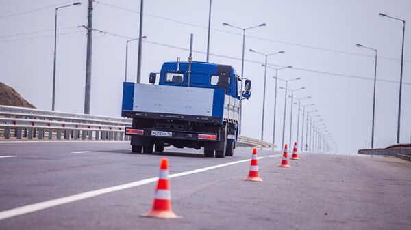 俄罗斯无人驾驶汽车在通往克里米亚大桥的道路上测试 - 俄罗斯卫星通讯社