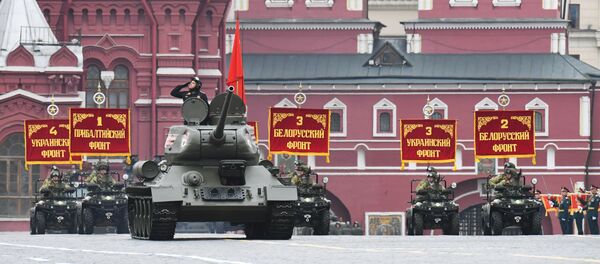 Военная техника на генеральной репетиции военного парада на Красной площади, посвященного 73-й годовщине Победы в Великой Отечественной войне. На первом плане: танк Т-34-85 Военная техника на генеральной репетиции военного парада на Красной площади, посвященного 73-й годовщине Победы в Великой Отечественной войне. На первом плане: танк Т-34-85 - 俄罗斯卫星通讯社