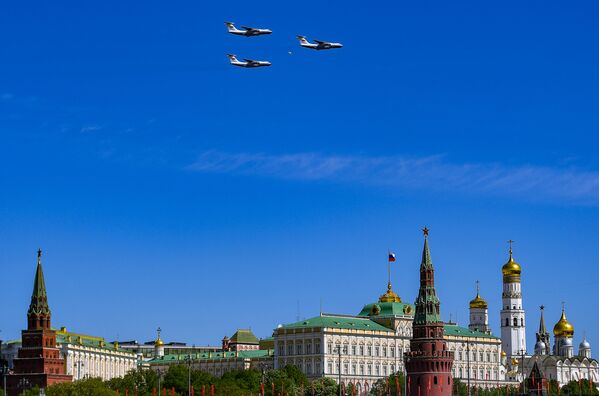 由三架升级版伊尔-76MD武装运输机组成的空中飞行编队 - 俄罗斯卫星通讯社