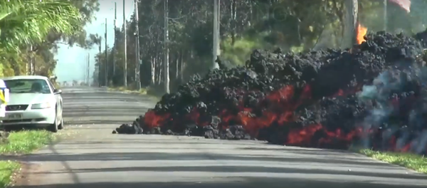汽車被熔岩吞沒的視頻在網上曝光 - 俄羅斯衛星通訊社