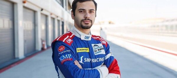 視頻：俄羅斯賽車手以300公里/小時的速度飛馳 - 俄羅斯衛星通訊社