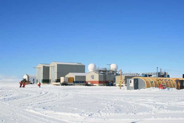 学者们几乎是在极地开展整个研究循环的，这里的气候条件最复杂。 图片：研究营俯瞰。 - 俄罗斯卫星通讯社