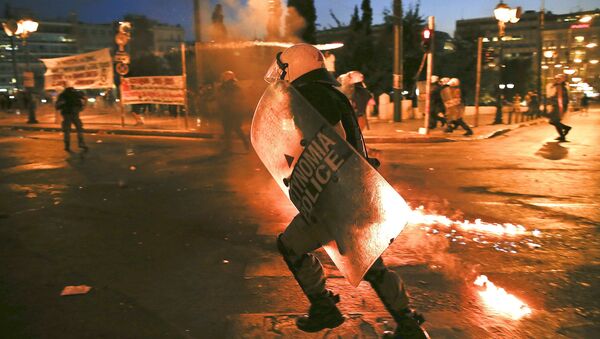 希臘雅典爆發無政府主義者與警察衝突 - 俄羅斯衛星通訊社