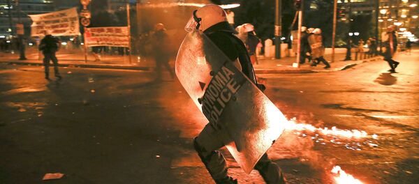 希腊雅典爆发无政府主义者与警察冲突 - 俄罗斯卫星通讯社