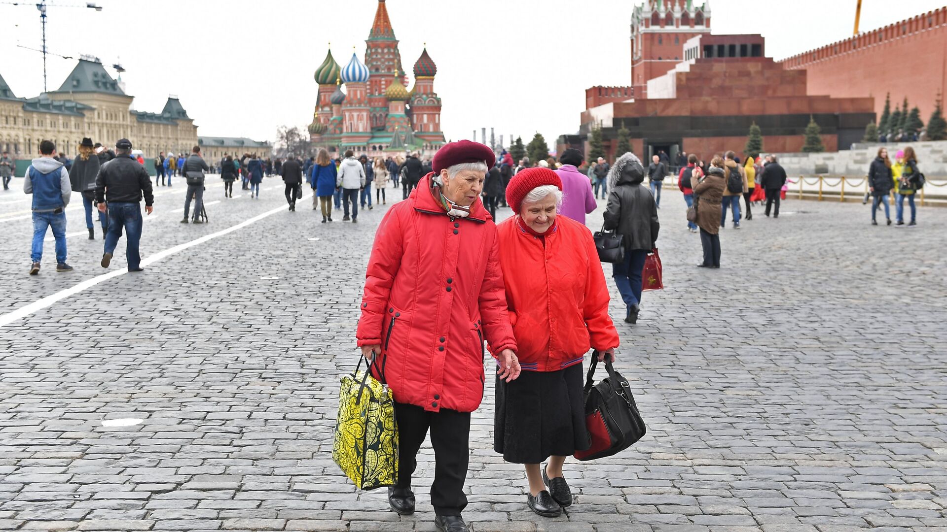 Пожилые люди на Красной площади в Москве - 俄羅斯衛星通訊社, 1920, 10.05.2021