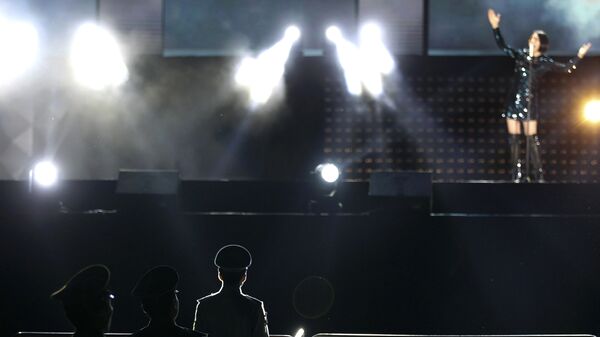 在中国的一场表演上，坍塌的舞台杀死了一名乐手 - 俄罗斯卫星通讯社