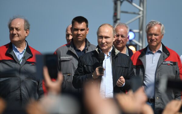 普京出席跨刻赤海峡大桥公路部分通车仪式 - 俄罗斯卫星通讯社