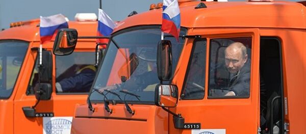 克宫：普京约在20年前获得货车驾驶证 - 俄罗斯卫星通讯社