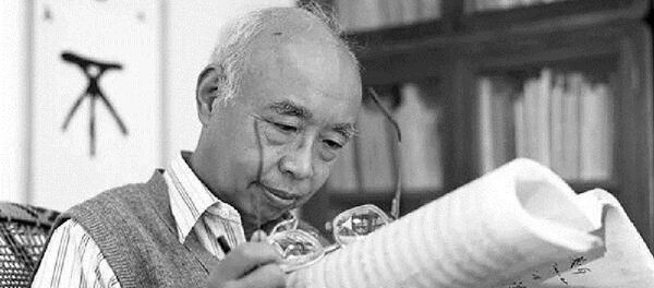 朱践耳潜心研究乐谱 - 俄罗斯卫星通讯社