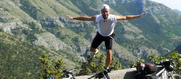 塞尔维亚球迷骑自行车前往俄罗斯观看世界杯 - 俄罗斯卫星通讯社
