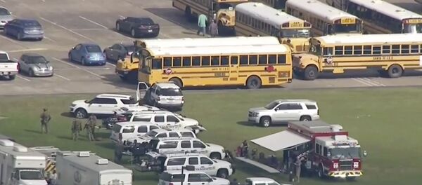 美國德克薩斯州發生的校園槍擊案造成10人死亡 - 俄羅斯衛星通訊社