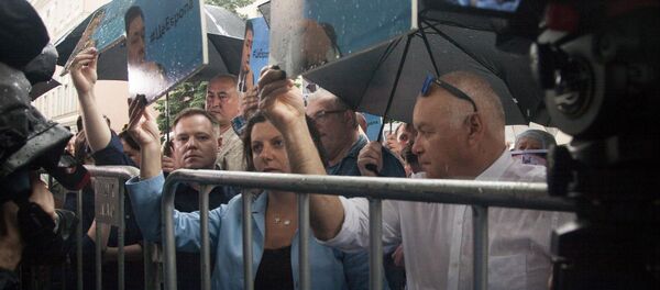 著名记者在乌克兰驻莫斯科大使馆附近举行支持维辛斯基的活动 著名记者在乌克兰驻莫斯科大使馆附近举行支持维辛斯基的活动 - 俄罗斯卫星通讯社