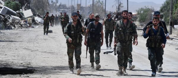 Военнослужащие сирийской армии в освобожденном лагере палестинских беженцев Ярмук на юге Дамаска Военнослужащие сирийской армии в освобожденном лагере палестинских беженцев Ярмук на юге Дамаска - 俄罗斯卫星通讯社